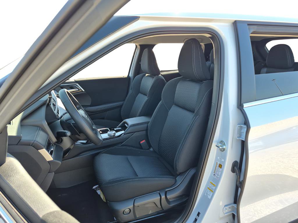 New 2026 Mitsubishi Outlander ES FWD image 16