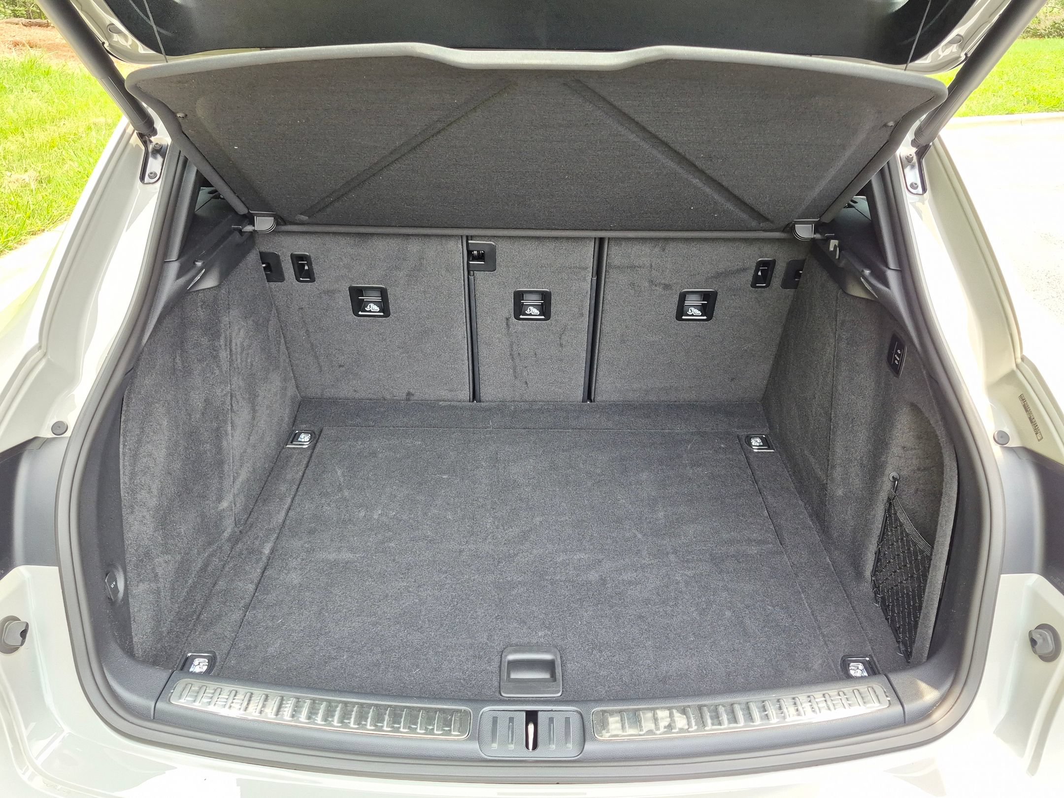 Certified 2022 Porsche Macan S AWD/4WD image 25