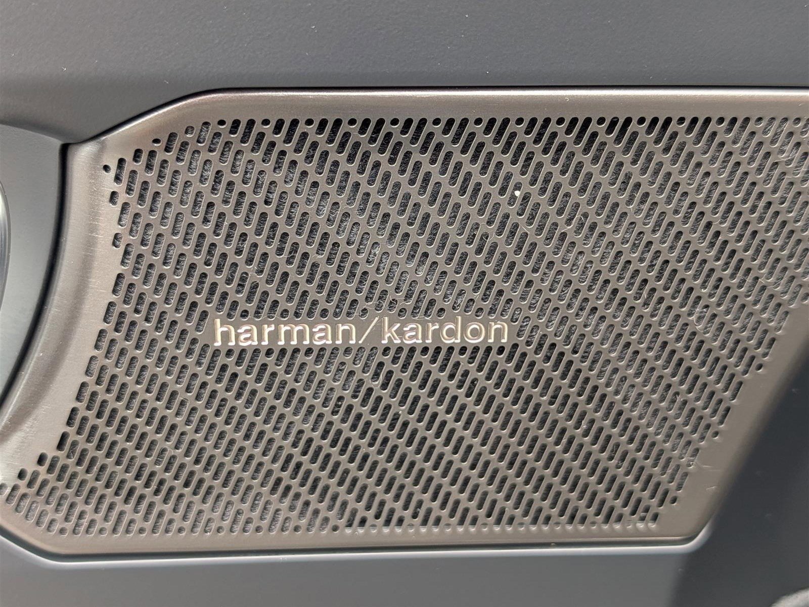 Used 2023 Volvo XC40 B5 Ultimate image 24