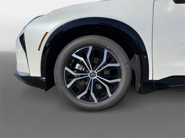 Used 2025 Toyota Crown Signia XLE image 14