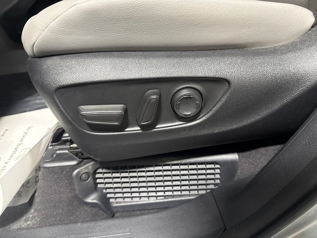 Used 2025 Toyota Sienna XLE FWD image 20