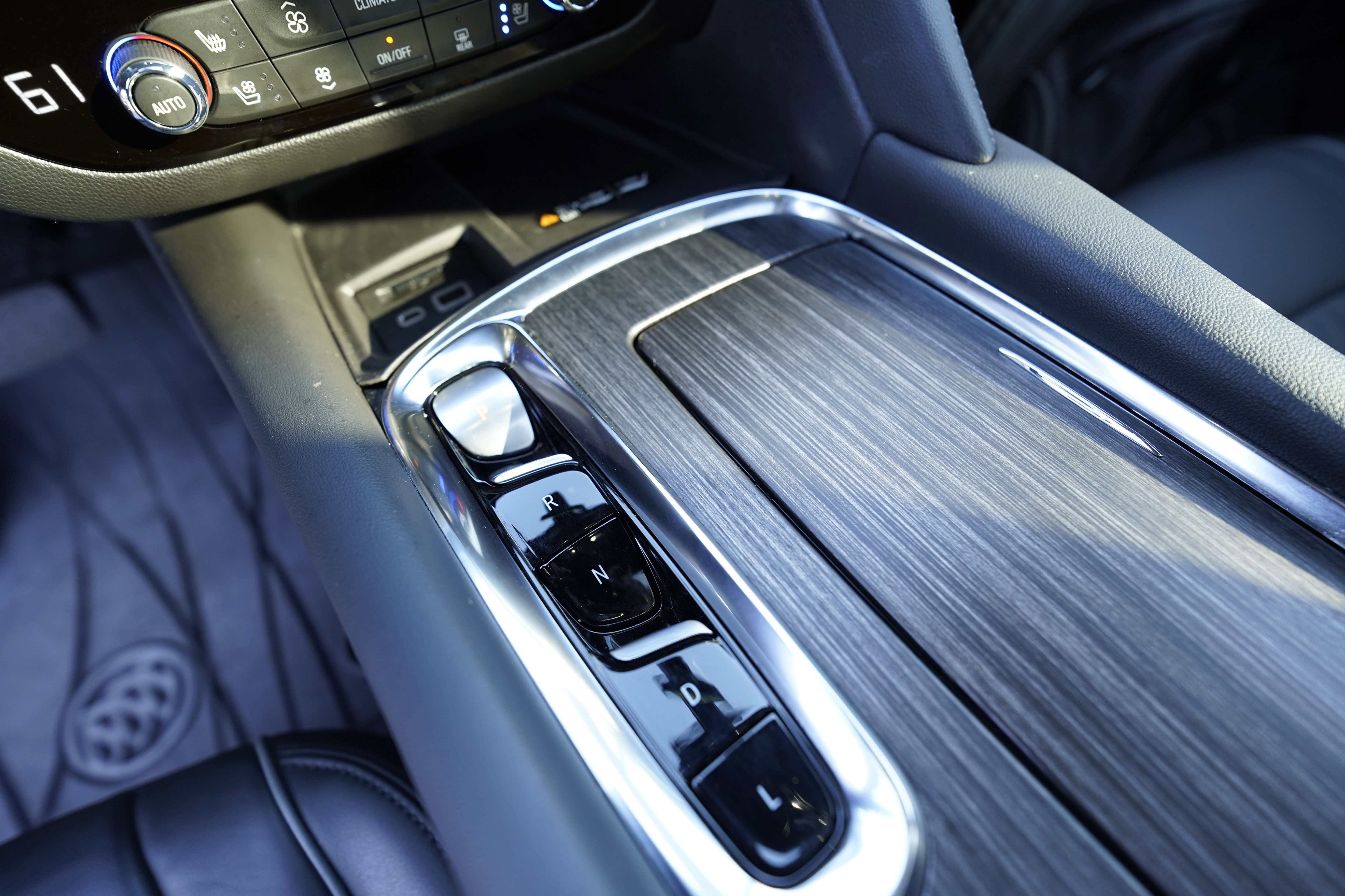 Used 2024 Buick Enclave Avenir w/ Avenir Technology Package image 33