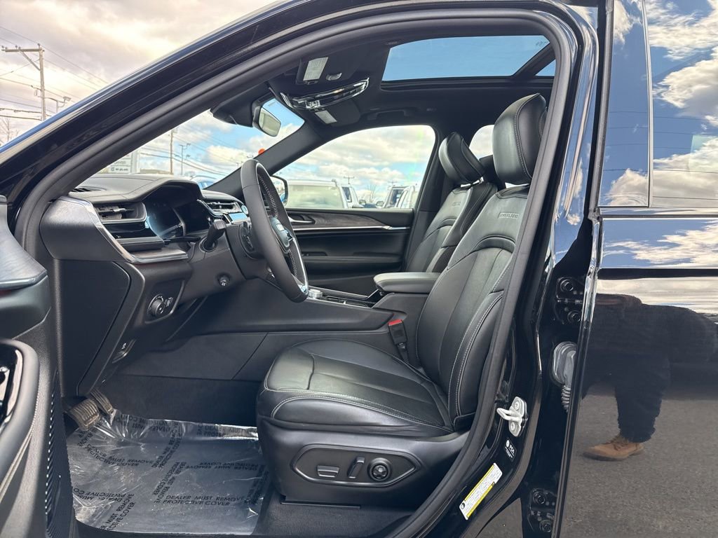 Certified 2023 Jeep Grand Cherokee L Overland w/ Rear Seat Video Group I image 19