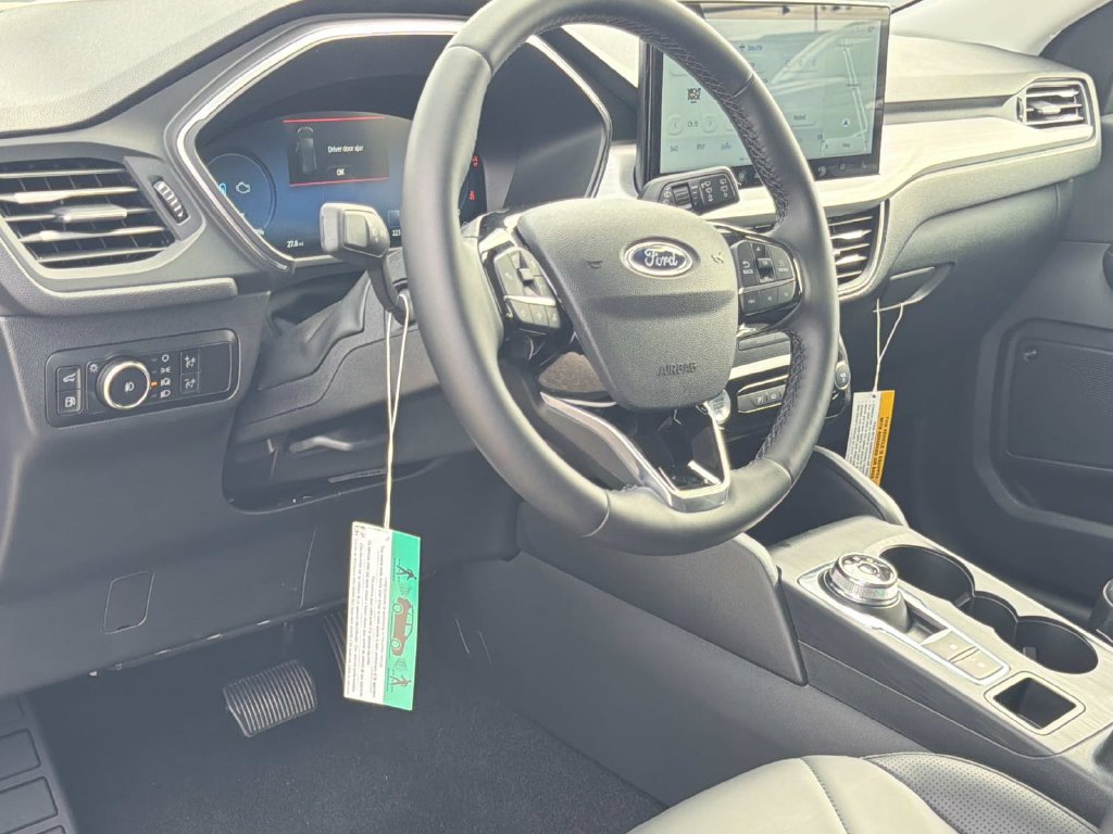 New 2025 Ford Escape SE w/ PHEV Premium Package FWD image 10