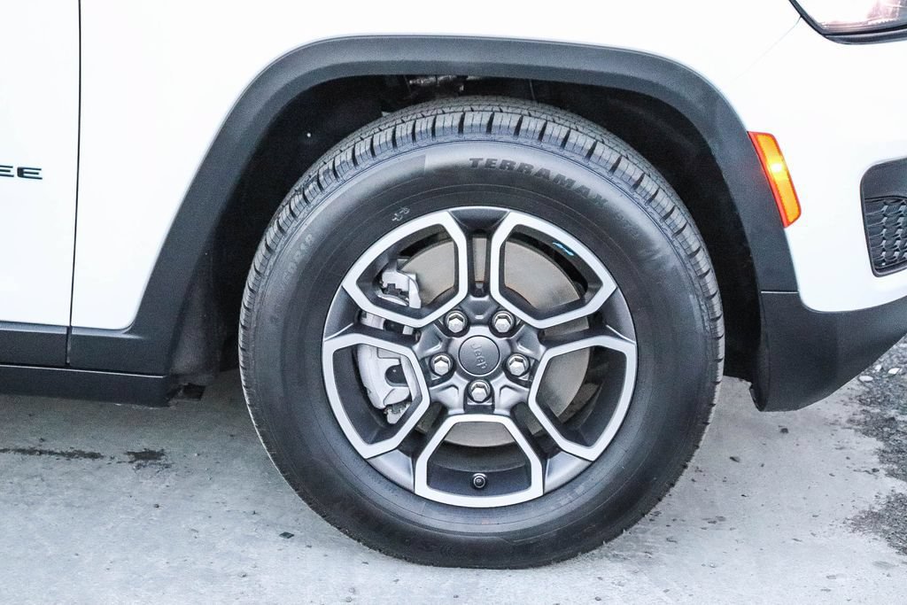 Used 2024 Jeep Grand Cherokee Trailhawk AWD/4WD image 11