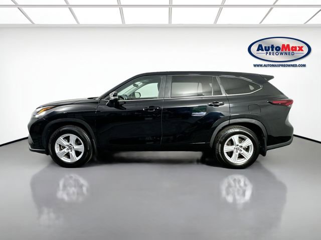 Used 2024 Toyota Highlander LE AWD/4WD image 8