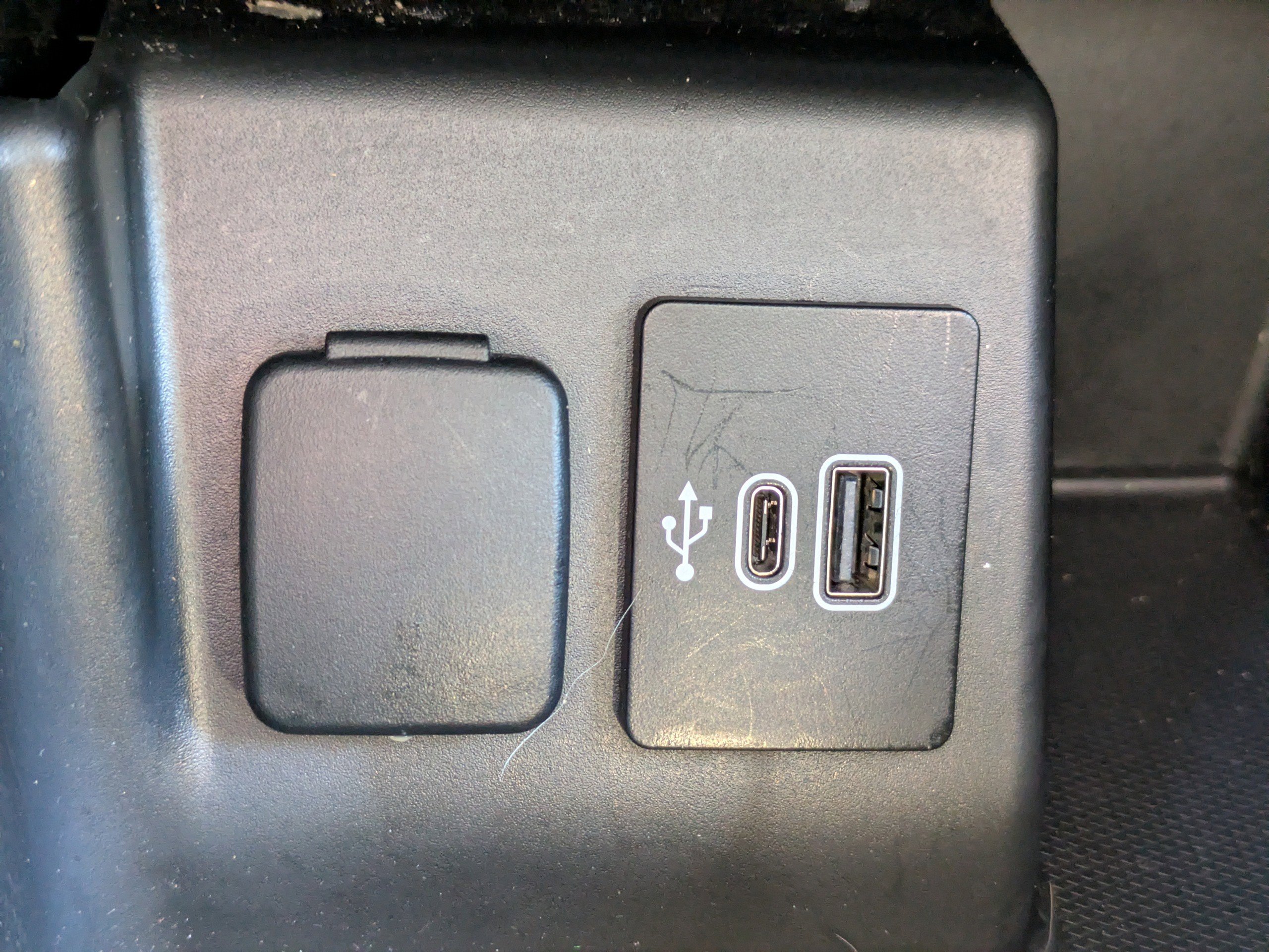 Used 2025 Ford Explorer Active image 28