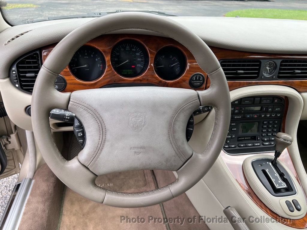 Used 2000 Jaguar XJ8 RWD image 45