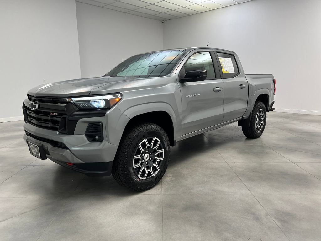 Used 2026 Chevrolet Colorado Z71 AWD/4WD image 3