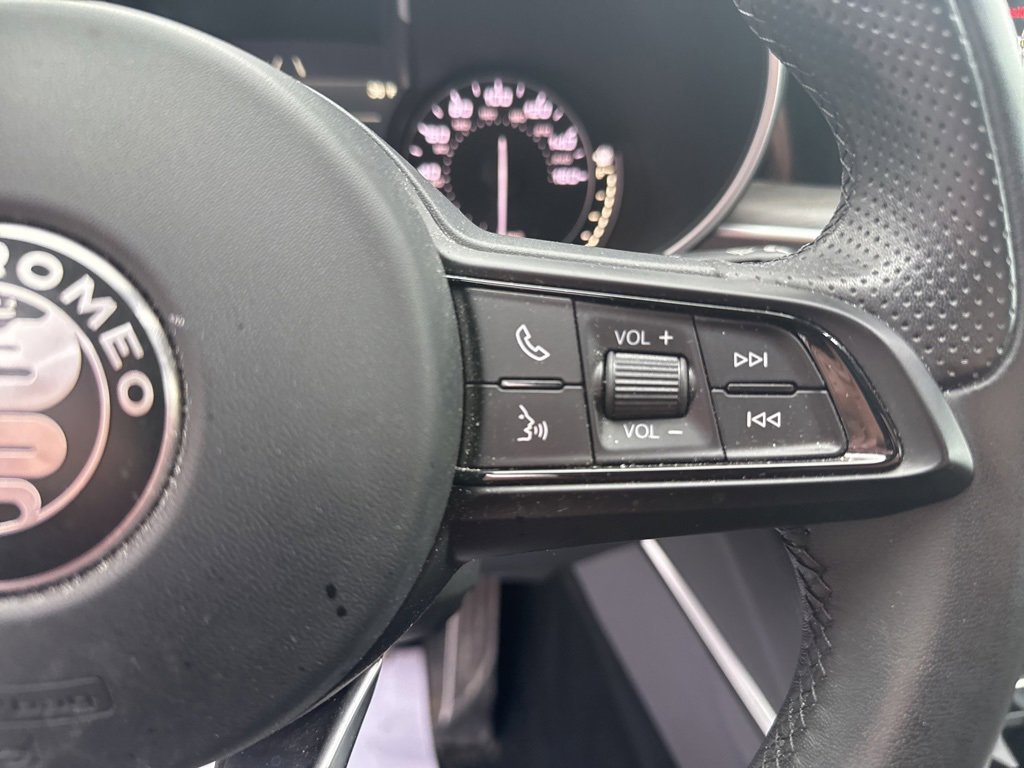 Used 2023 Alfa Romeo Stelvio Ti image 34