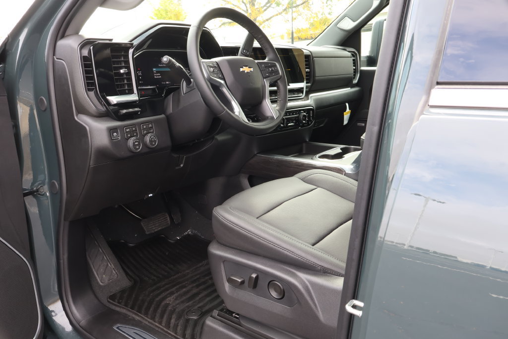New 2026 Chevrolet Silverado 2500 LTZ w/ LTZ Premium Package AWD/4WD image 14