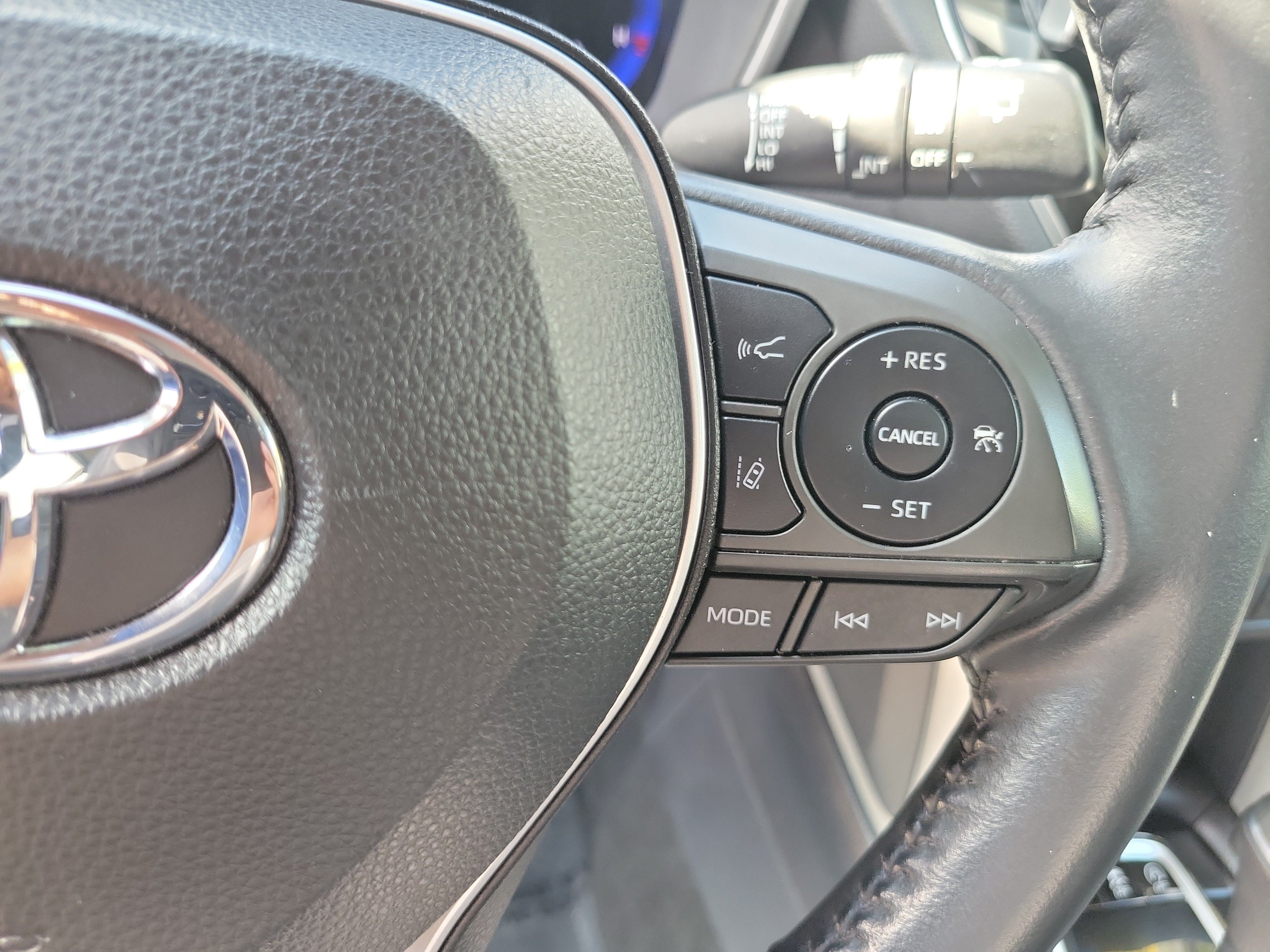 Used 2022 Toyota Corolla Cross XLE FWD image 27