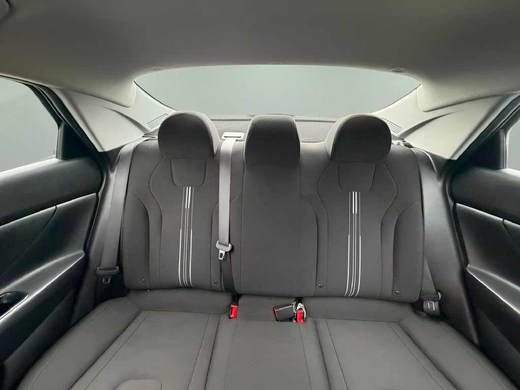 Used 2021 Hyundai Elantra SEL FWD image 15