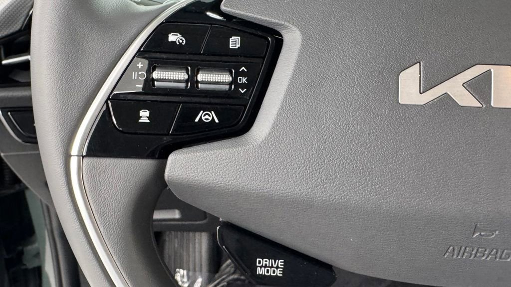 Used 2025 Kia Niro EX FWD image 24