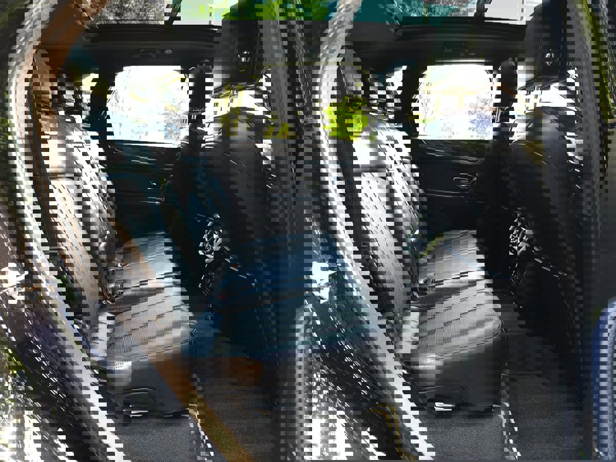 Used 2020 Bentley Bentayga Design Series image 27