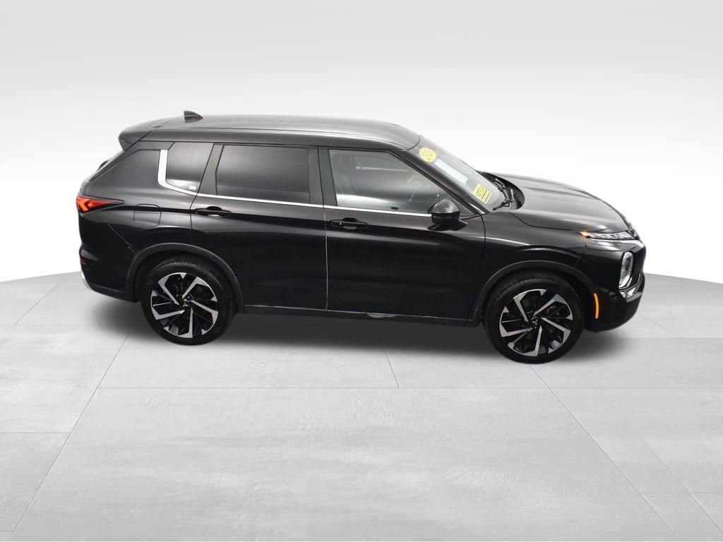 Used 2023 Mitsubishi Outlander SE image 40