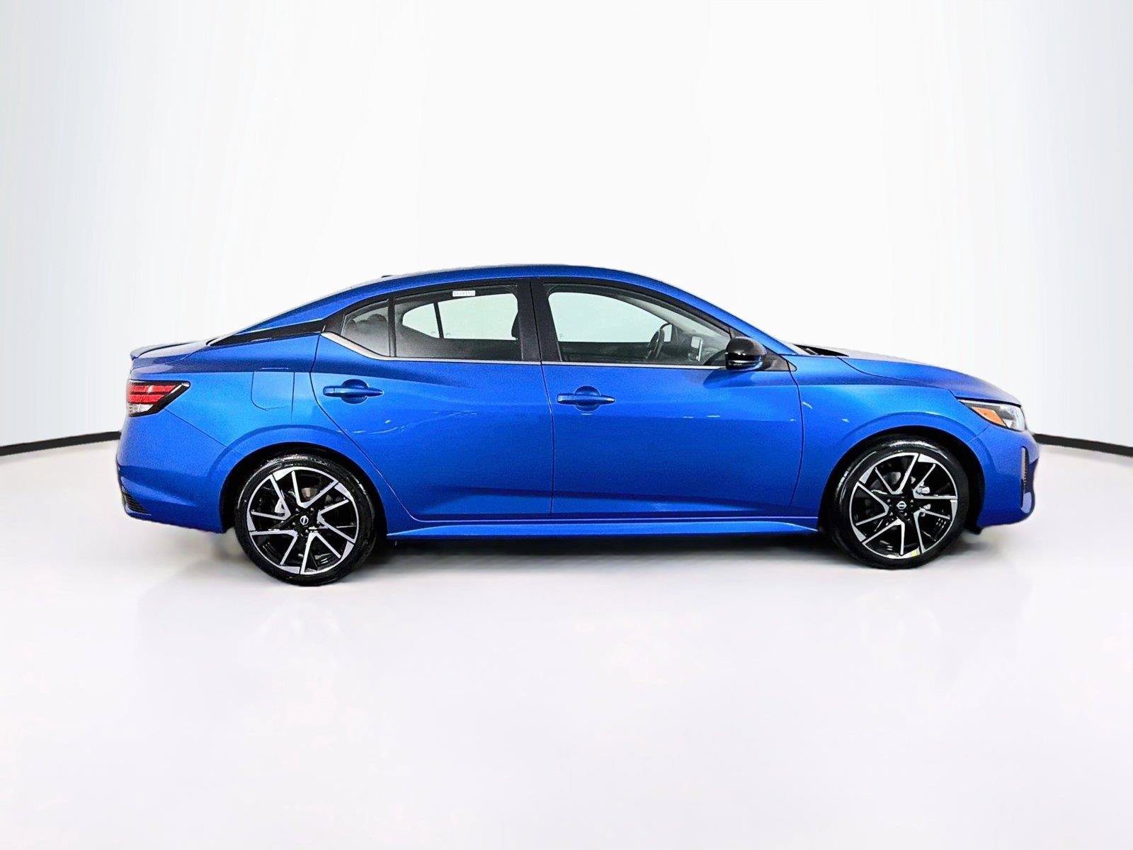 Used 2025 Nissan Sentra SR FWD image 12