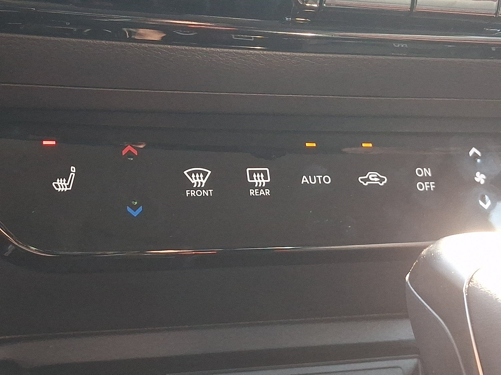 Used 2026 Nissan Kicks SR w/ Cold Weather Package AWD/4WD image 16