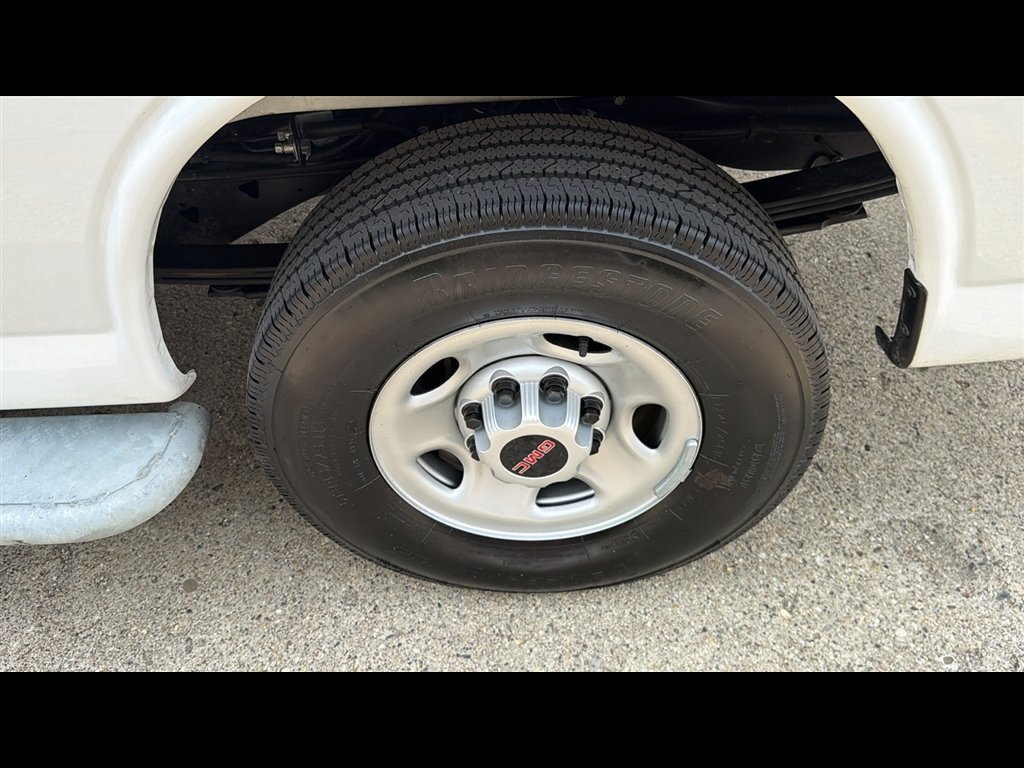 Used 2025 GMC Savana 2500 w/ Driver Convenience Package RWD image 18