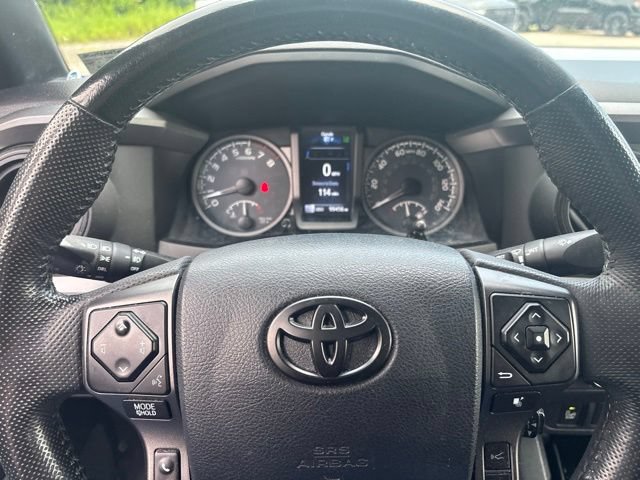 Used 2018 Toyota Tacoma TRD Off-Road w/ Technology Package AWD/4WD image 16
