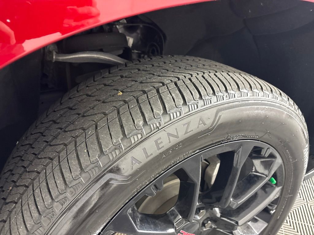 Used 2025 GMC Yukon XL Denali w/ Sun & Power Step Package image 10