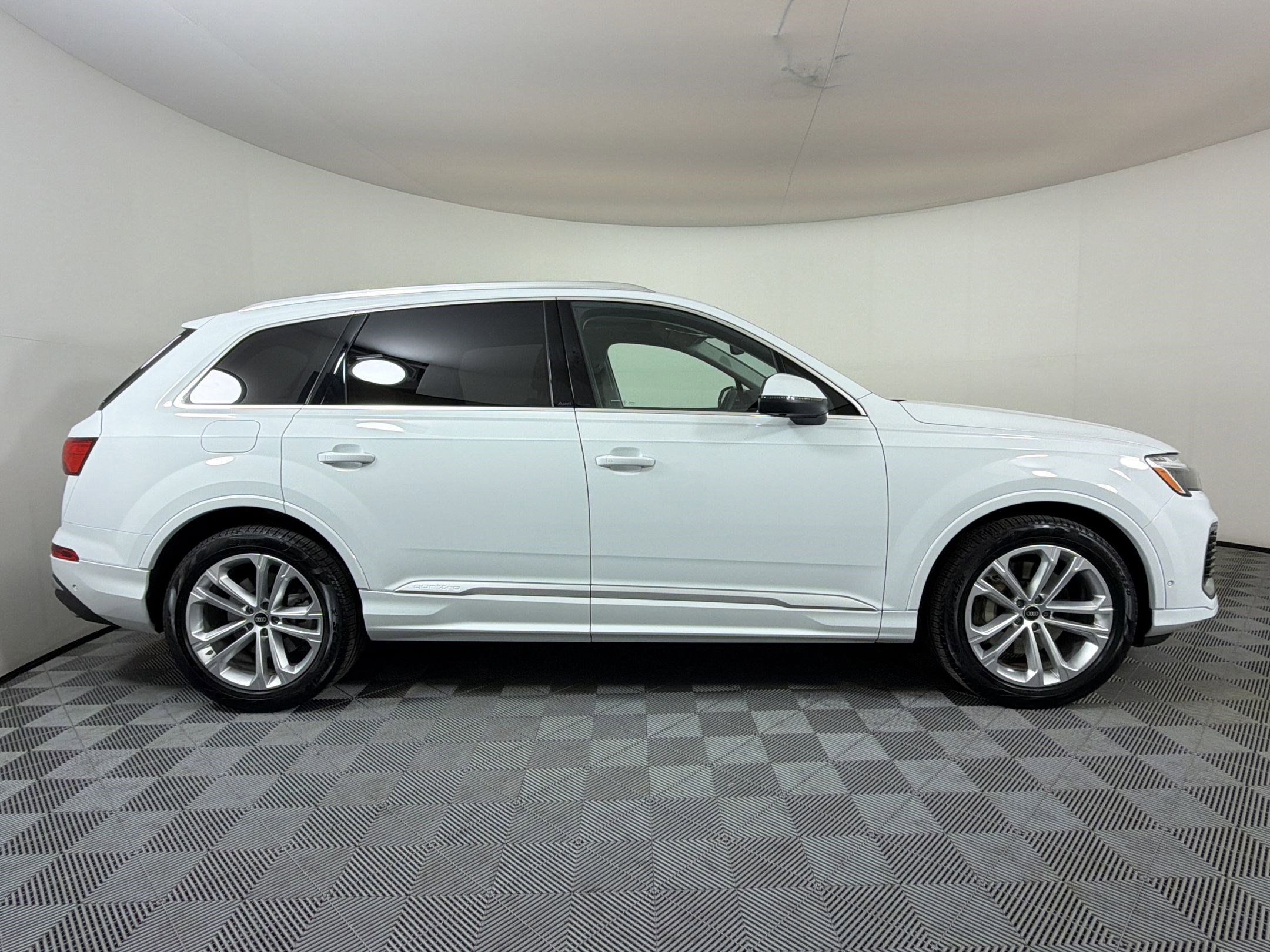 Used 2025 Audi Q7 3.0T Prestige AWD/4WD image 8