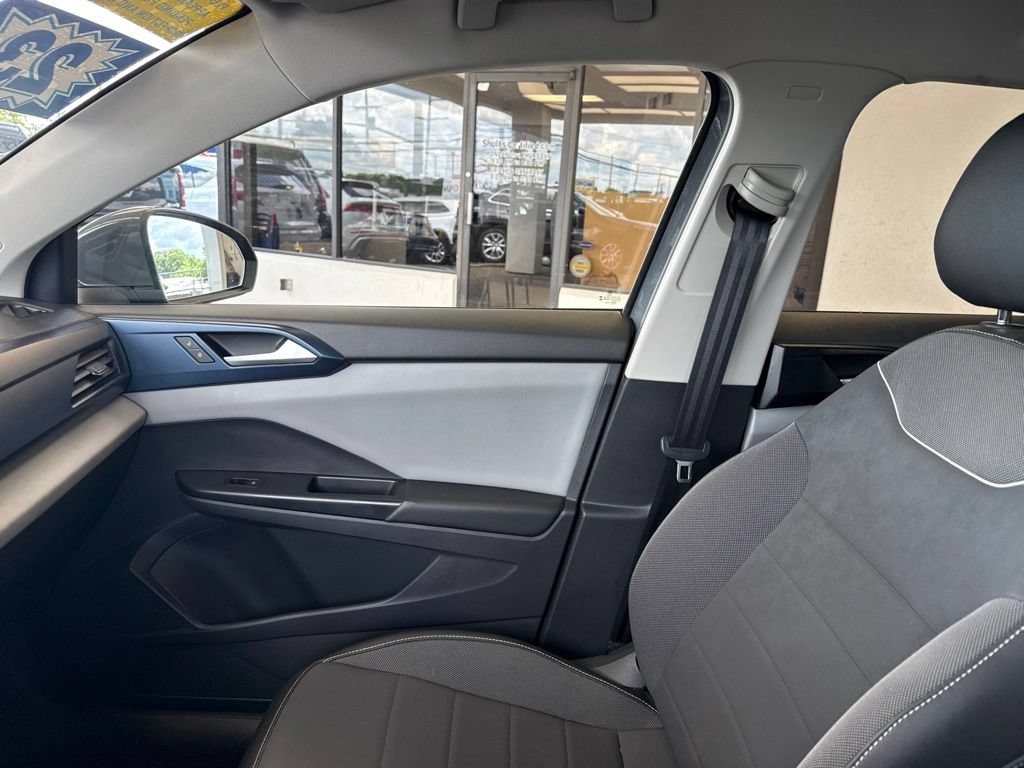 Used 2023 Volkswagen Taos SE AWD/4WD image 28