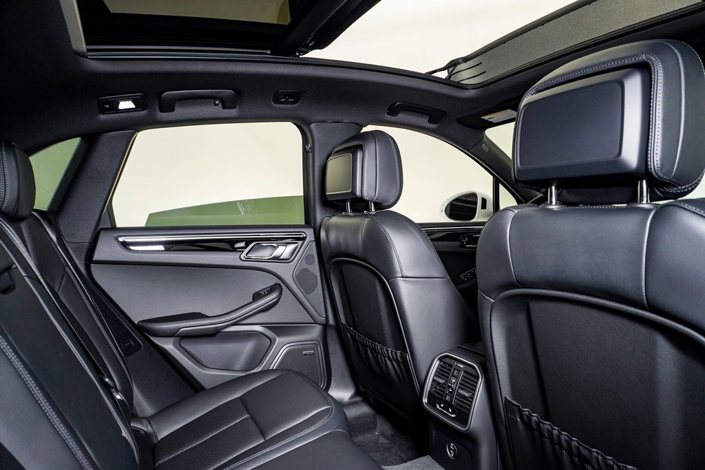 Certified 2025 Porsche Macan image 15