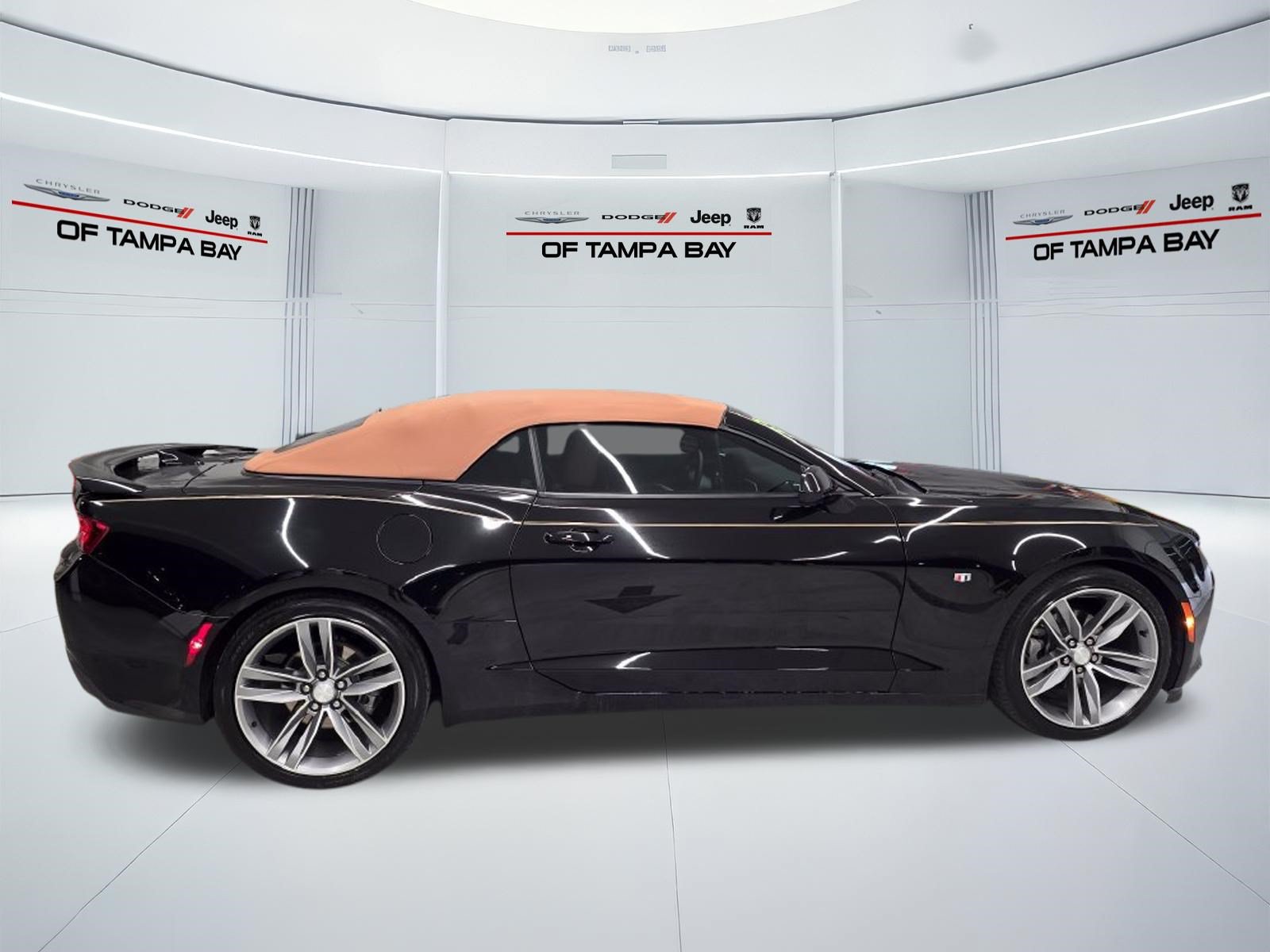 Used 2018 Chevrolet Camaro LT RWD image 7