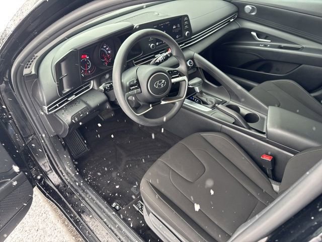 Used 2023 Hyundai Elantra SEL w/ Cargo Package image 9