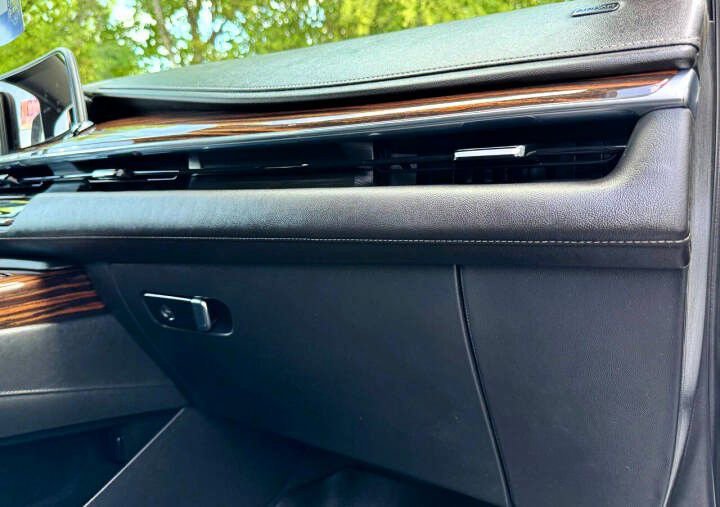 Used 2021 Cadillac Escalade Luxury image 21