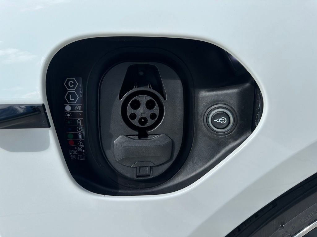 Used 2025 Porsche Taycan 4S image 32