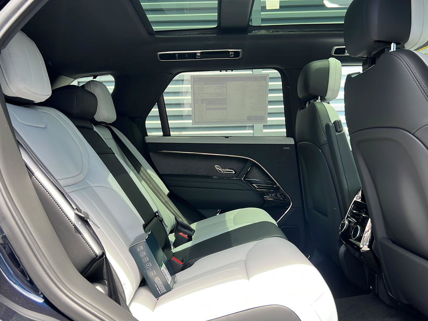 New 2026 Land Rover Range Rover Sport Dynamic SE AWD/4WD image 27