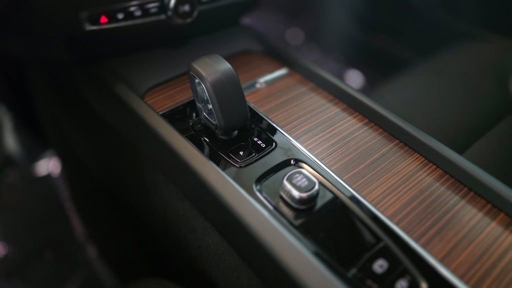 Used 2025 Volvo V60 B5 Cross Country Plus image 20