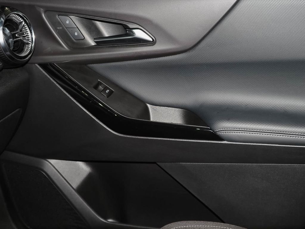 Used 2025 Chevrolet Equinox LT image 23