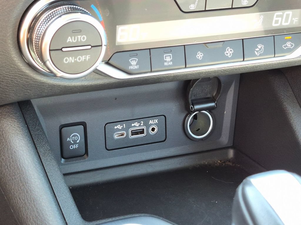 Certified 2025 Nissan Sentra SR FWD image 23