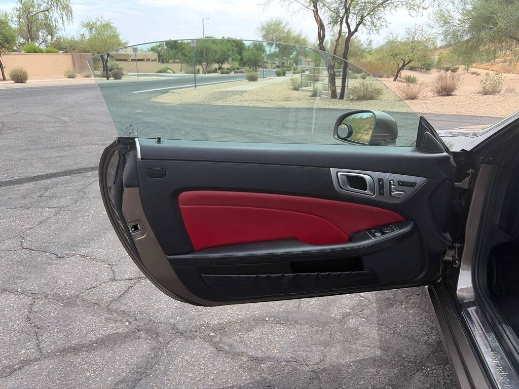 Used 2017 Mercedes-Benz SLC 300 image 9