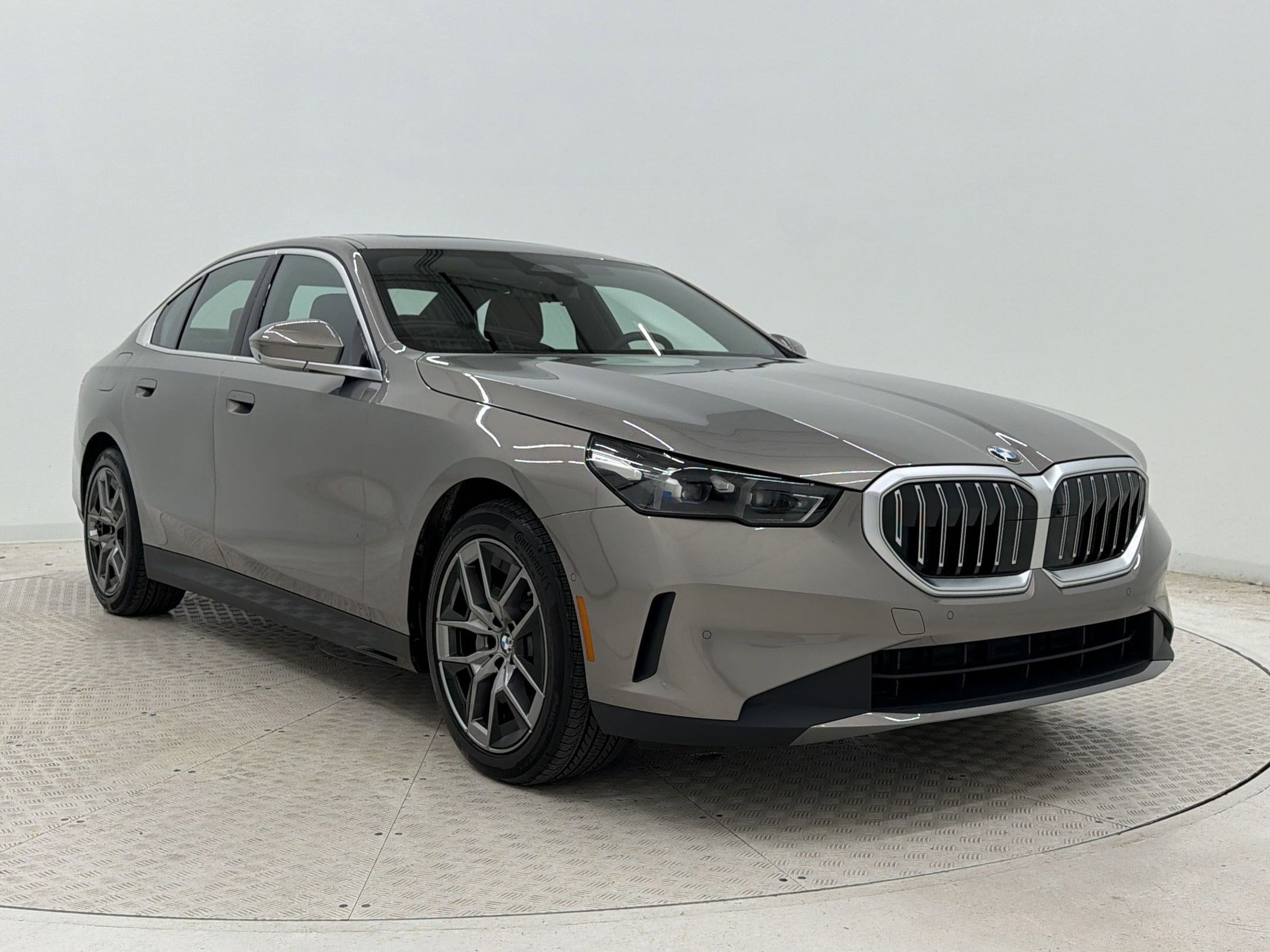 Certified 2026 BMW 530i xDrive w/ Premium Package AWD/4WD image 7