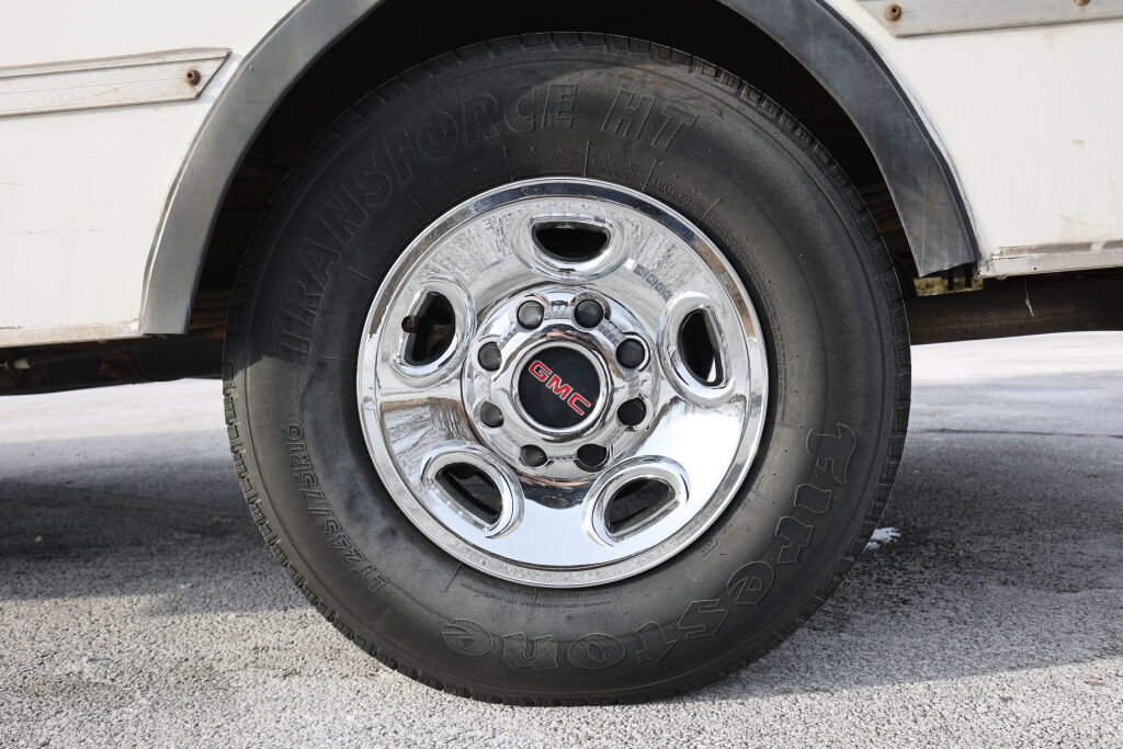 Used 2004 GMC Savana 3500 image 8