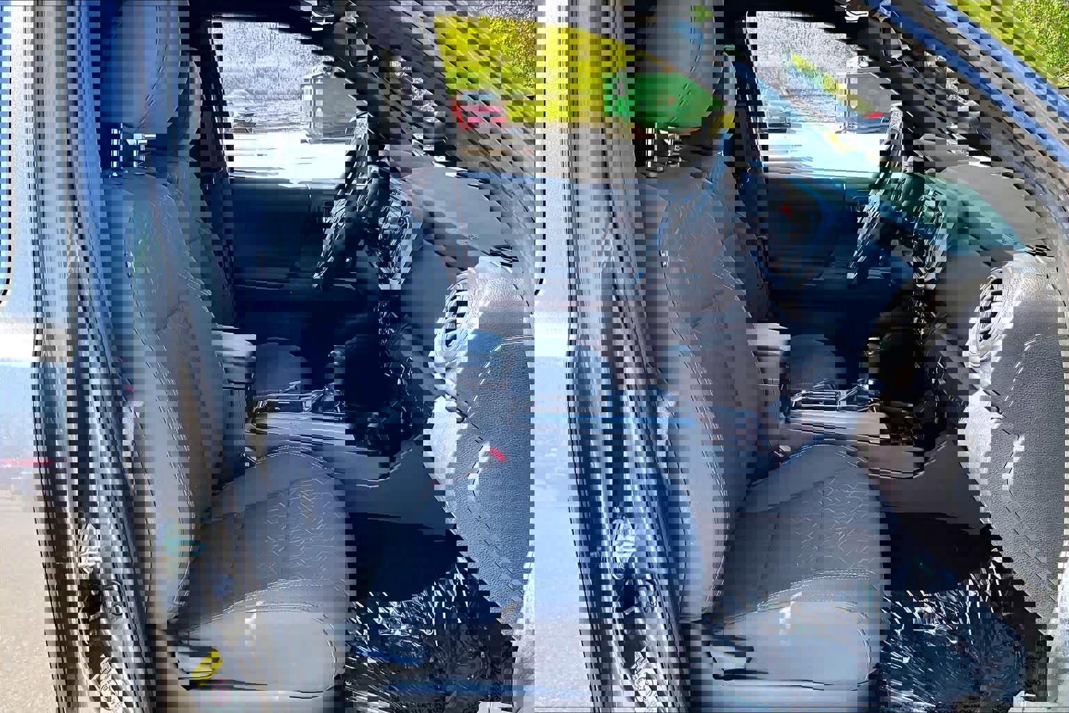 Used 2017 Toyota Tacoma TRD Sport w/ Tow Package (A/T) image 9