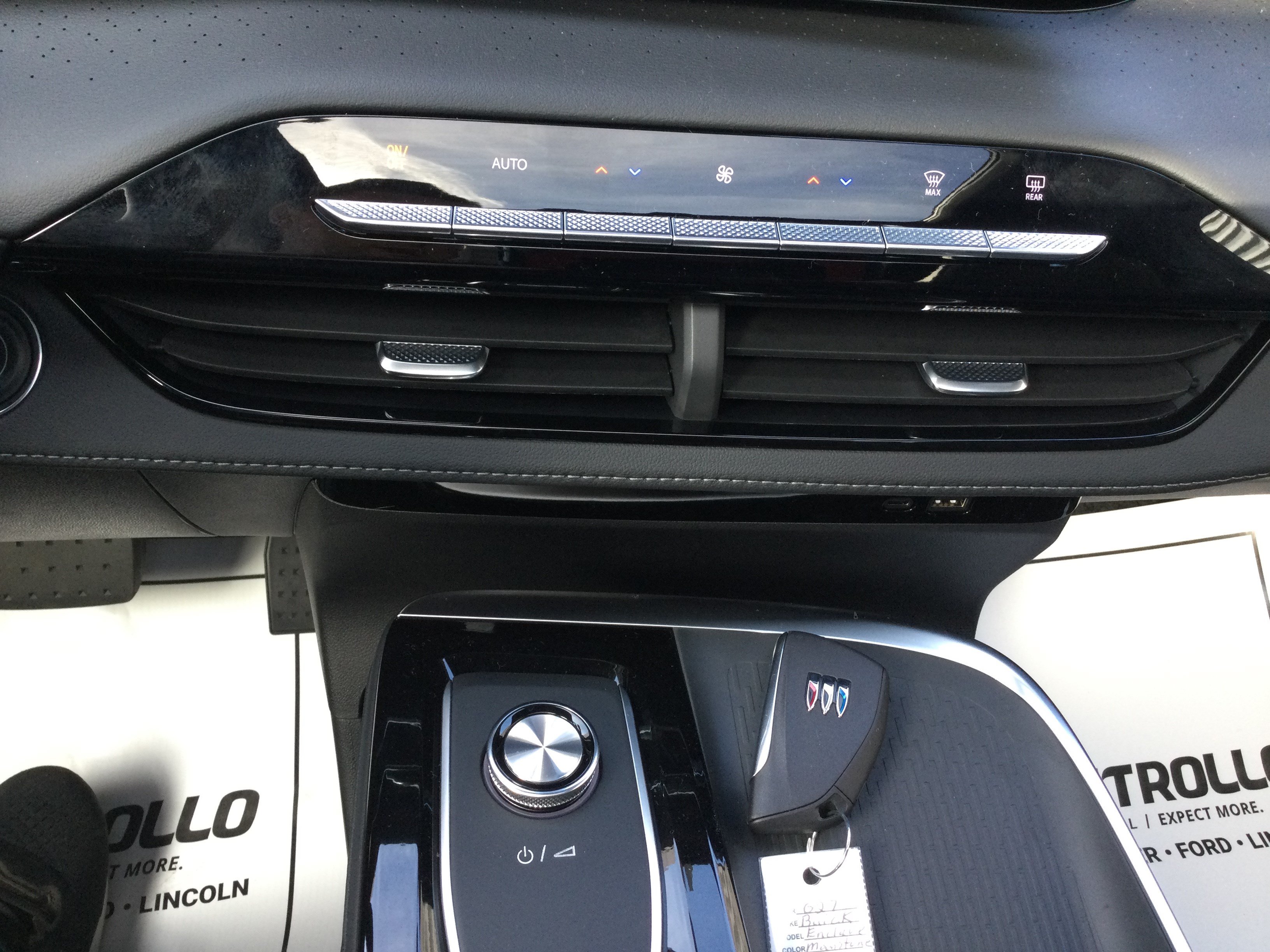 New 2027 Buick Enclave Avenir w/ LPO, Floor Liner Package AWD/4WD image 11