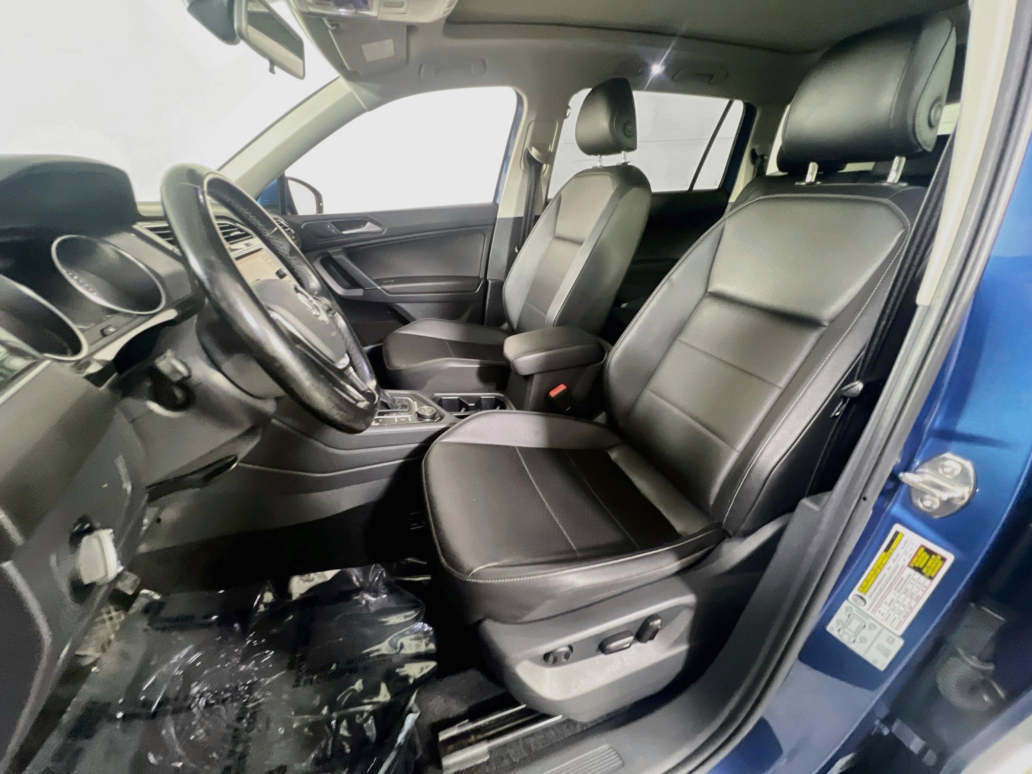 Used 2018 Volkswagen Tiguan SEL AWD/4WD image 21