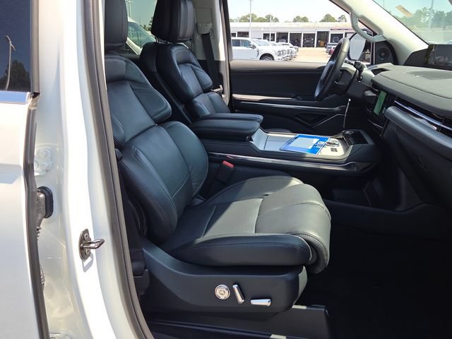New 2027 Lincoln Navigator Reserve AWD/4WD image 11