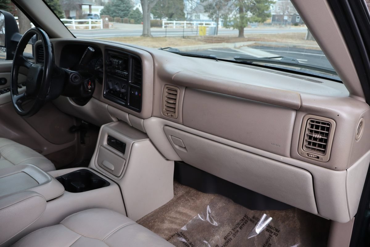 Used 2002 Chevrolet Suburban 2500 LT AWD/4WD image 17