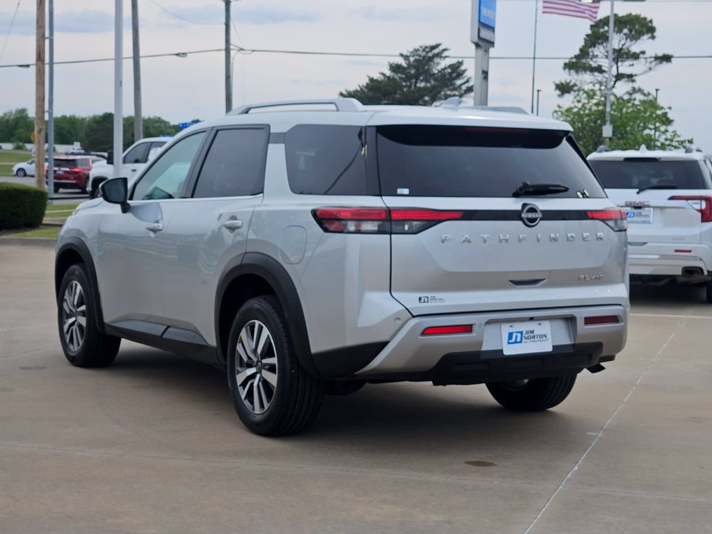 Used 2025 Nissan Pathfinder SL AWD/4WD image 6