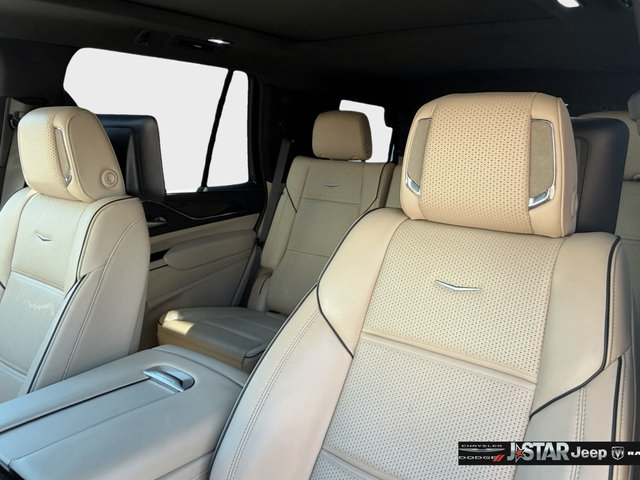 Used 2024 Cadillac Escalade Premium Luxury w/ LPO, Floor Liner Package AWD/4WD image 10