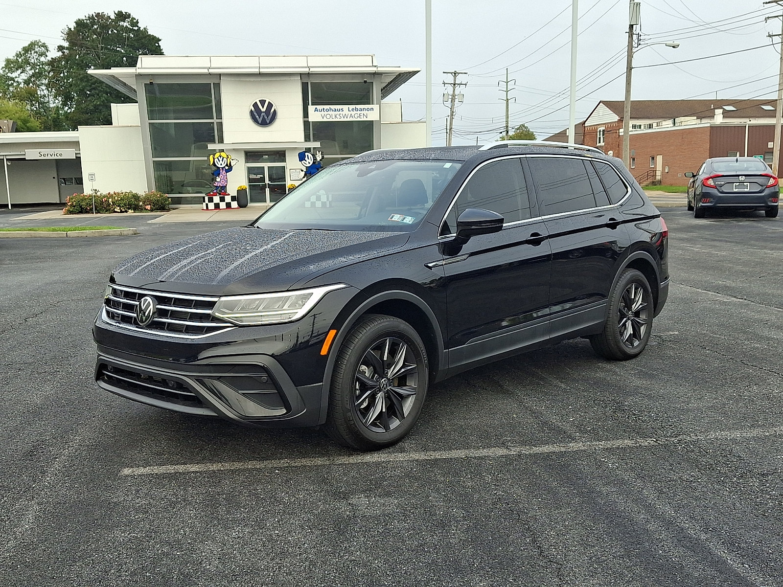 Used 2023 Volkswagen Tiguan SE w/ Panoramic Sunroof Package FWD image 4