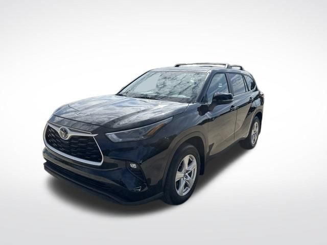 Used 2023 Toyota Highlander LE AWD/4WD image 7