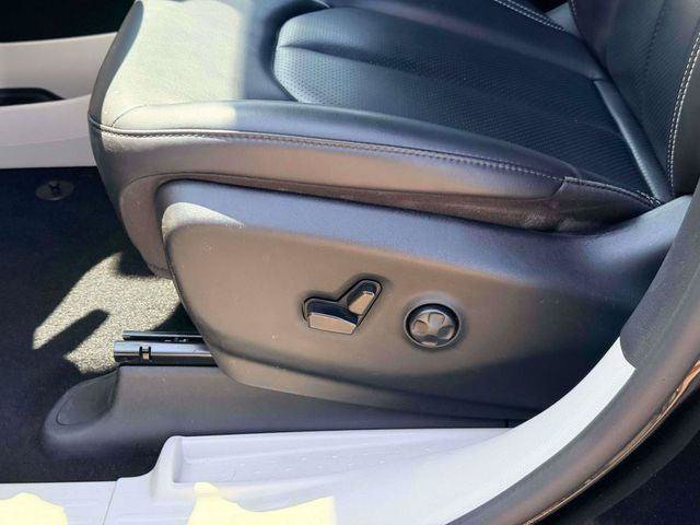 Certified 2023 Chrysler Pacifica Touring-L FWD image 16