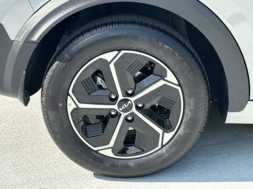 New 2026 Kia Niro EX FWD image 7